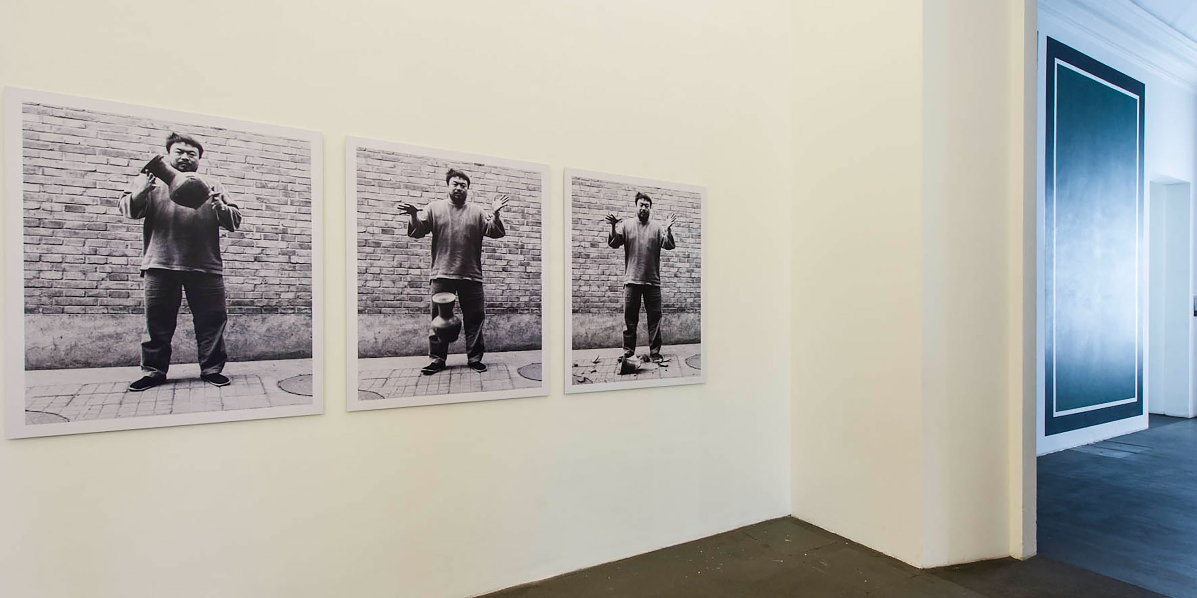 Ai Weiwei, Dropping a Han Dynasty Urn, 1995